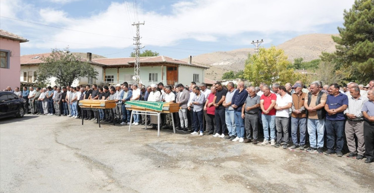 Konya'da İkiz Kardeşlerin Cenazesi Defnedildi