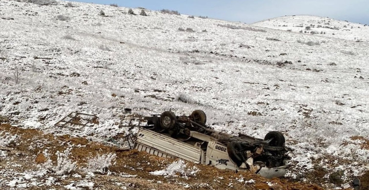 Konya'da Kamyonet Devrildi, 4 Yaralı