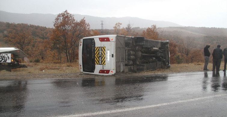 Konya'da Öğrenci Servisi Devirdi: 29 Yaralı