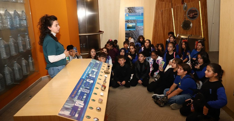 Konya'da Öğrenciler Bilimle Tanışıyor Konya'da Öğrenciler Bilimle Tanışıyor