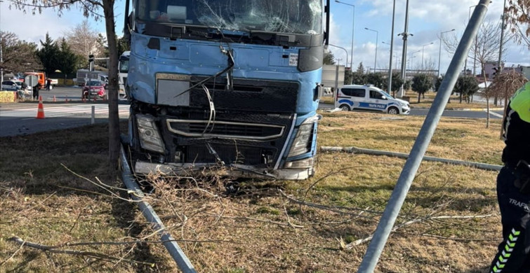 Konya'da Otomobil ve Kamyon Çarpışması: 1 Ölü