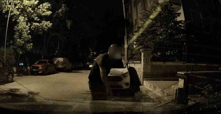 Konya'da park edilen otomobile komşusundan zarar