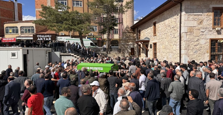 Konya'da Trafik Kazasında Hayatını Kaybeden Öğretmen Defnedildi