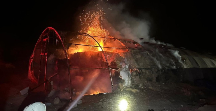 Konya'da Yangın: 20 Ton Saman Yanarak Ziyan Oldu