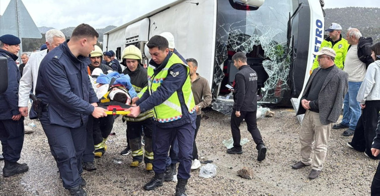 Konya'da Yolcu Otobüsü Devrildi: 14 Yaralı