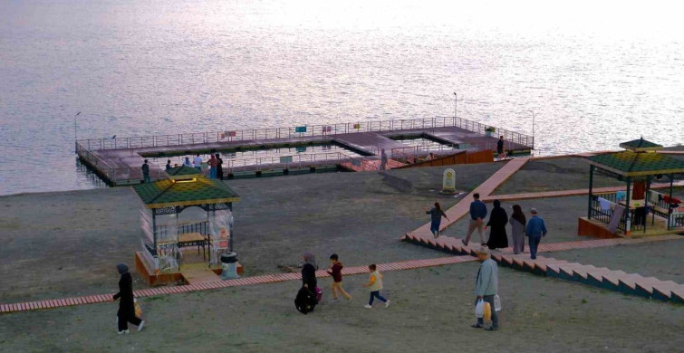 Konya'nın doğal plajı acıgöl, yaz sezonunda ilgi çekiyor