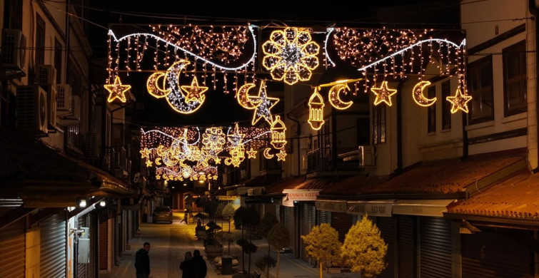 Konya'nın Tarihi Mekanları Ramazan İçin Aydınlatıldı