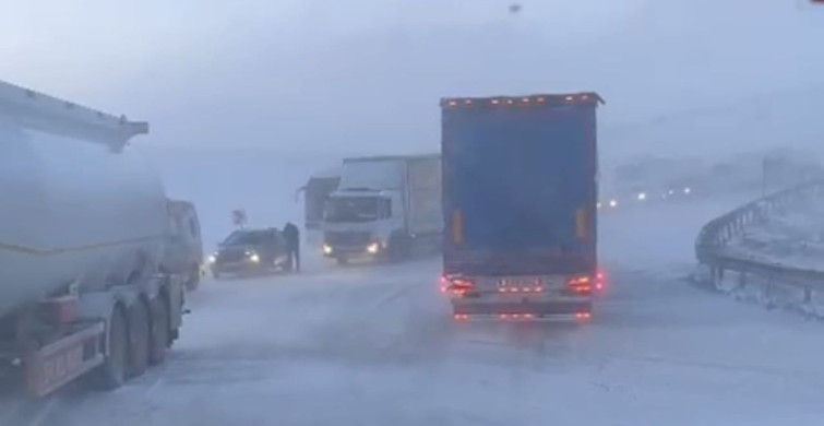 Kop Dağı Geçidi Kar Yağışı Nedeniyle Kapandı