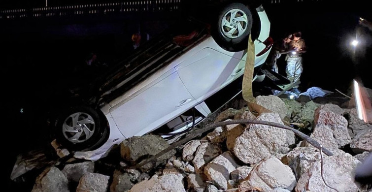 Köprüden Çaya Düşen Otomobilde 1 Kişi Hayatını Kaybetti