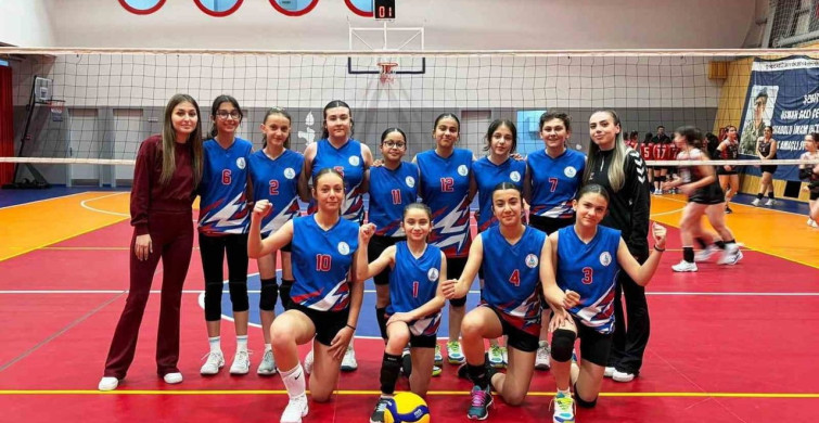 Körfez Gençlerbirliği Midi Kız Voleybol Takımı Sezona Galibiyetle Başladı