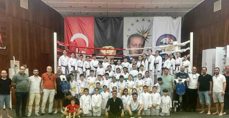 Körfez'de 45 karateci bir üst kuşağa terfi etti