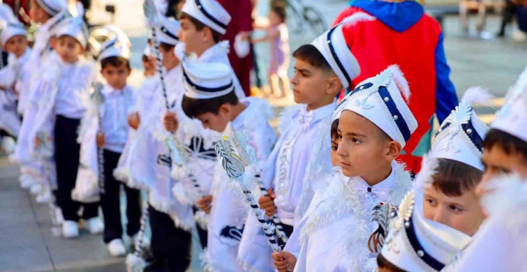 Körfez'de 62 çocuk için sünnet şöleni düzenlendi