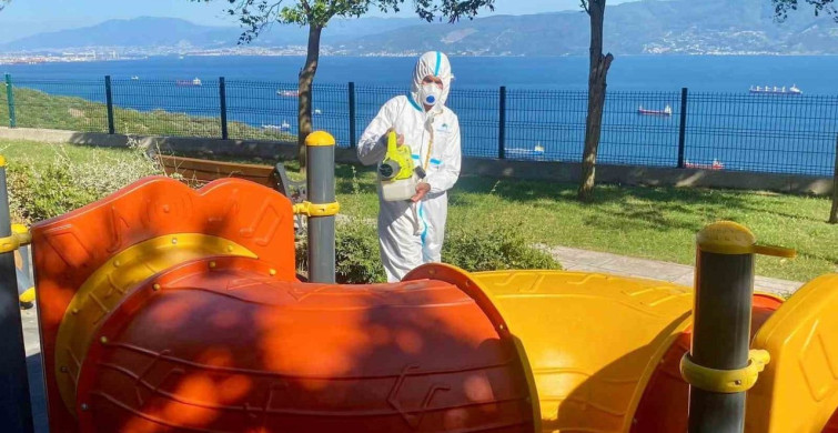 Körfez’de çocuk parklarında hijyen mesaisi