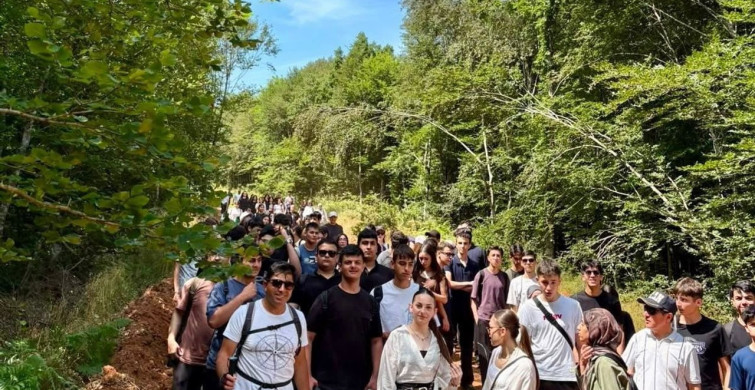 Körfez’de gençler doğa yürüyüşünde buluştu