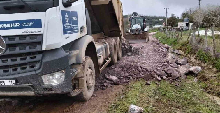 Körfez'de Yolda Hızlı Onarım Çalışmaları