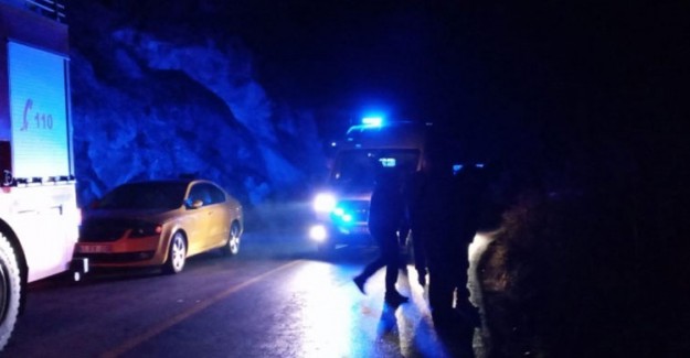 Korkunç Kaza! Araç Dereye Yuvarlandı