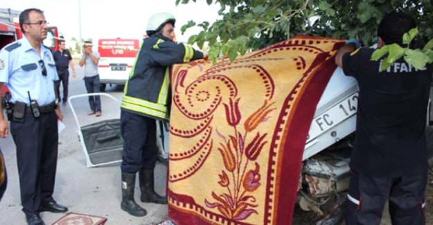 Korkunç Kazaya Dayanamayan İtfaiye Erleri Aracın Üstünü Kapattı