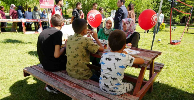 Koruyucu aileler çocuklara sıcak yuva olmaya devam ediyor