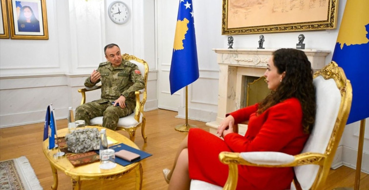 Kosova Cumhurbaşkanı Osmani, KFOR Komutanı Ulutaş'ı Karşılıyor