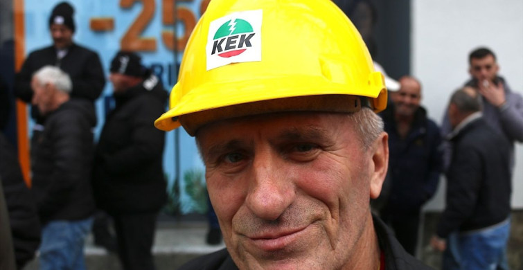 Kosova Enerji Kurumu Çalışanları Maaş Artışı İçin Gösteri Düzenledi