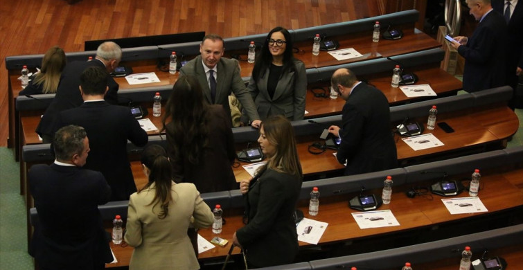 Kosova'da Albin Kurti'nin Yeni Hükümeti Güvenoyu Alamadı Kosova'da Albin Kurti'nin Yeni Hükümeti Güvenoyu Alamadı