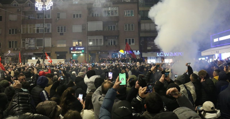 Kosova'da Erken Genel Seçim Sonuçları: Başbakan Kurti Zaferini İlan Etti