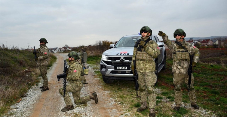 Kosova'da Türk Askerinin Devriye Faaliyetleri Devam Ediyor
