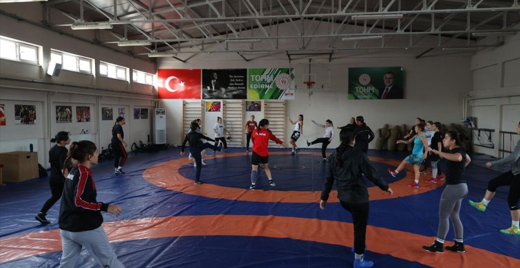Kosovalı Kadın Güreşçiler Edirne'de Kamp Yapıyor
