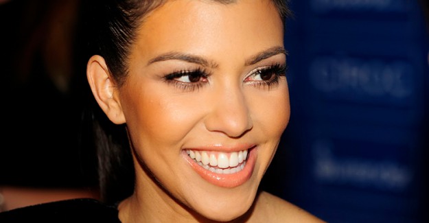 Kourtney Kardashian Kardeşlerine Taş Çıkardı!