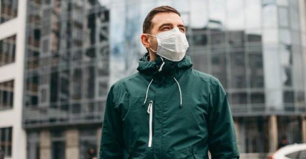 Kovid-19 Maske ve Sosyal Mesafeyi Atlatıyor