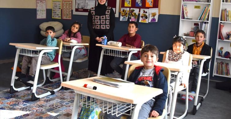 Köy Okulunda Fedakar Öğretmen: Geleceğin Teminatı