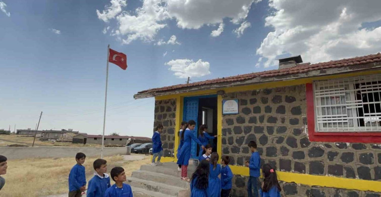 Köy okulundaki hayalleri gerçeğe dönüştüren üniversiteliler