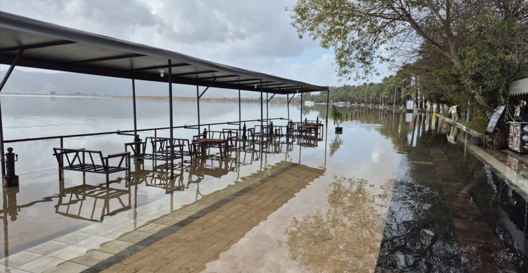 Köyceğiz Gölü Taştı: Su Baskınları Yaşandı