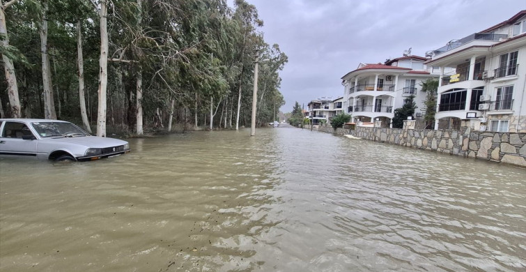 Köyceğiz'de Lodos ve Göl Seviyesi Yükseliyor