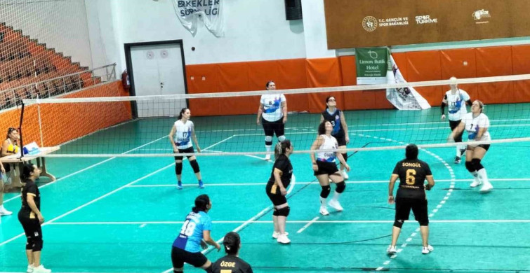 Köyceğiz'de veteran voleybol etkinliği tamamlandı