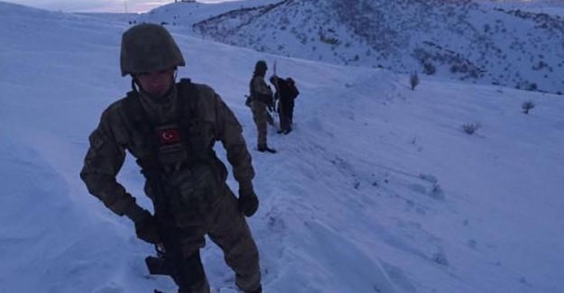 Köyde Mahsur Kalan Hasta Kadını Jandarma Ekipleri Kurtardı