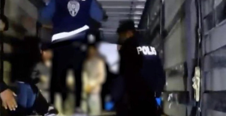 Koyulhisar’da iki tırda 27 düzensiz göçmen yakalandı