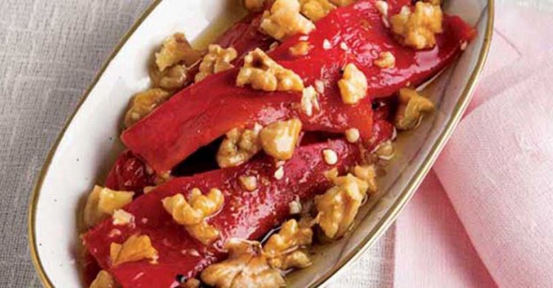 Köz Biber Salatası Nasıl Yapılır? Köz Biber Salatası Tarifi 