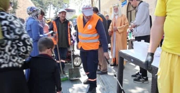 Kozan'da Portakal Çiçeği Festivali'nde Temizlik İşçilerinin Eğlenceli Anları