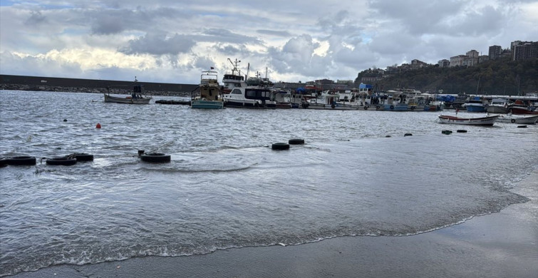 Kozlu Limanı Kuvvetli Rüzgarın Kurbanı Oldu