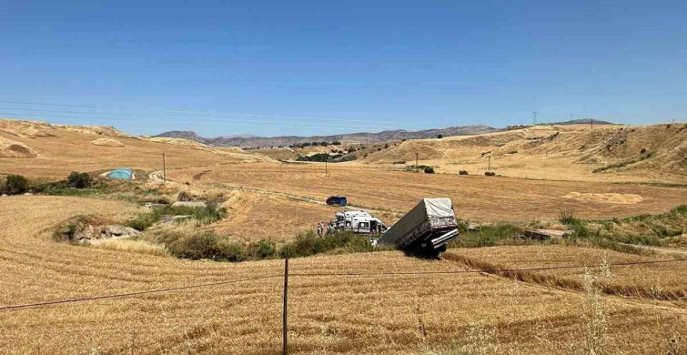Kozluk'ta tır sulama kanalına düştü: 3 yaralı