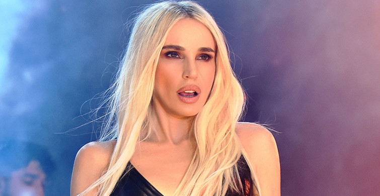 Kucak dansıyla gündemden düşmeyen Gülşen, şimdi de sahnede twerk yaparak konserde hayranlarını coşturdu