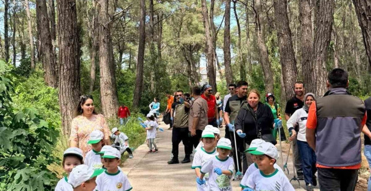 Küçük Kalpler Doğa İçin Temizliyor