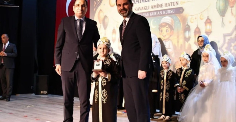 Küçük Öğrenciler Kur'an Kursunu Taçlandırdı