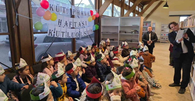 Küçük Öğrenciler Kütüphanede Kitaplarla Buluştu