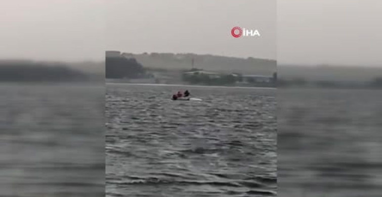 Küçükçekmece Gölü'nde Fırtına Sesleri: Kano Alabora Oldu