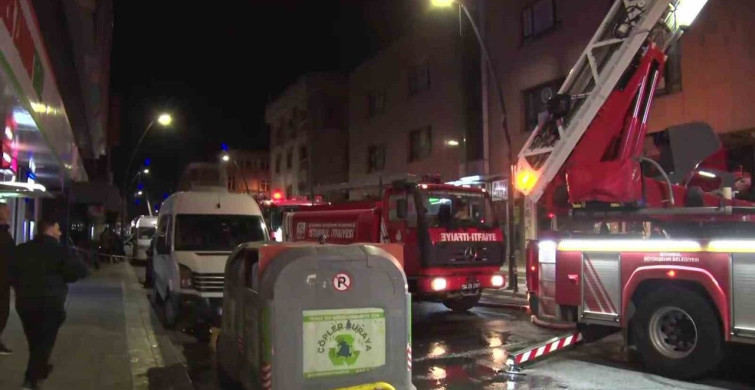 Küçükçekmece'daki Otel Yangınında İki Kişi Kurtarıldı