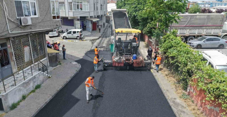 Küçükçekmece'de asfalt seferberliği devam ediyor