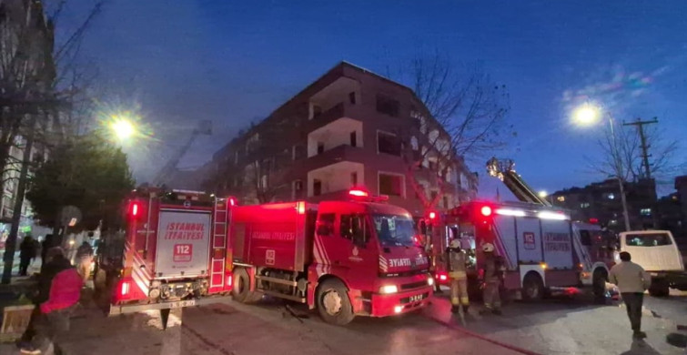 Küçükçekmece'de Çatı Yangını Kontrol Altına Alındı