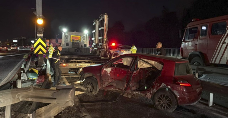 Küçükçekmece'de İki Araç Çarpıştı, Sürücüler Yaralandı